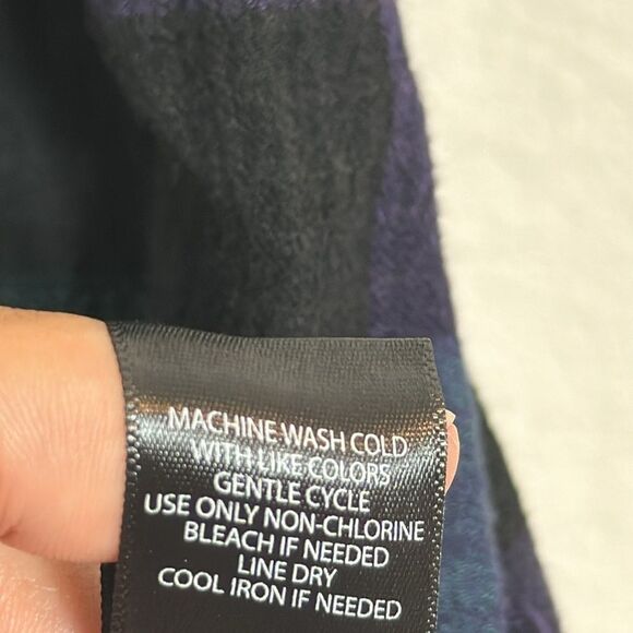 Torrid sleeveless ruffle sleeve plaid button down top EUC size 1X 24B - Picture 5 of 6